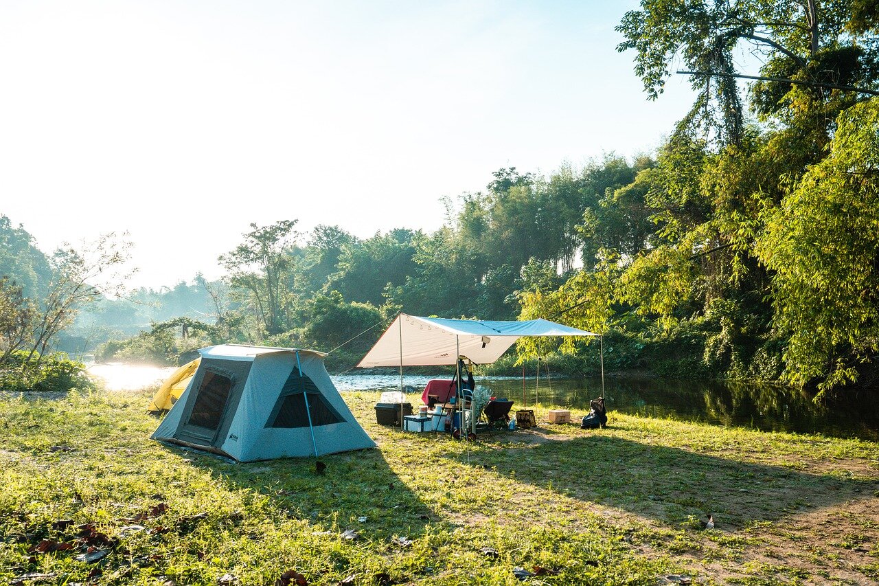 Kamping oprema naj bo praktična in po možnosti zložljiva.