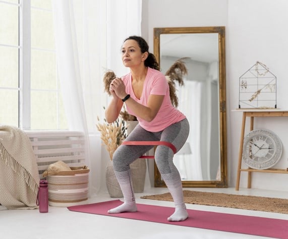 Vaje z elastikami za noge - poločep