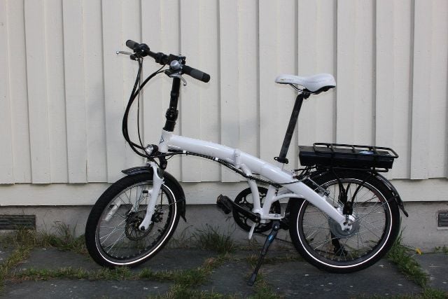Z zložljivim električnim kolesom boste do cilja prispeli hitro in brez napora.