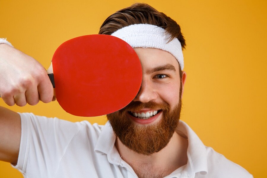 Namizni tenis je lahko zelo zabavna igra.